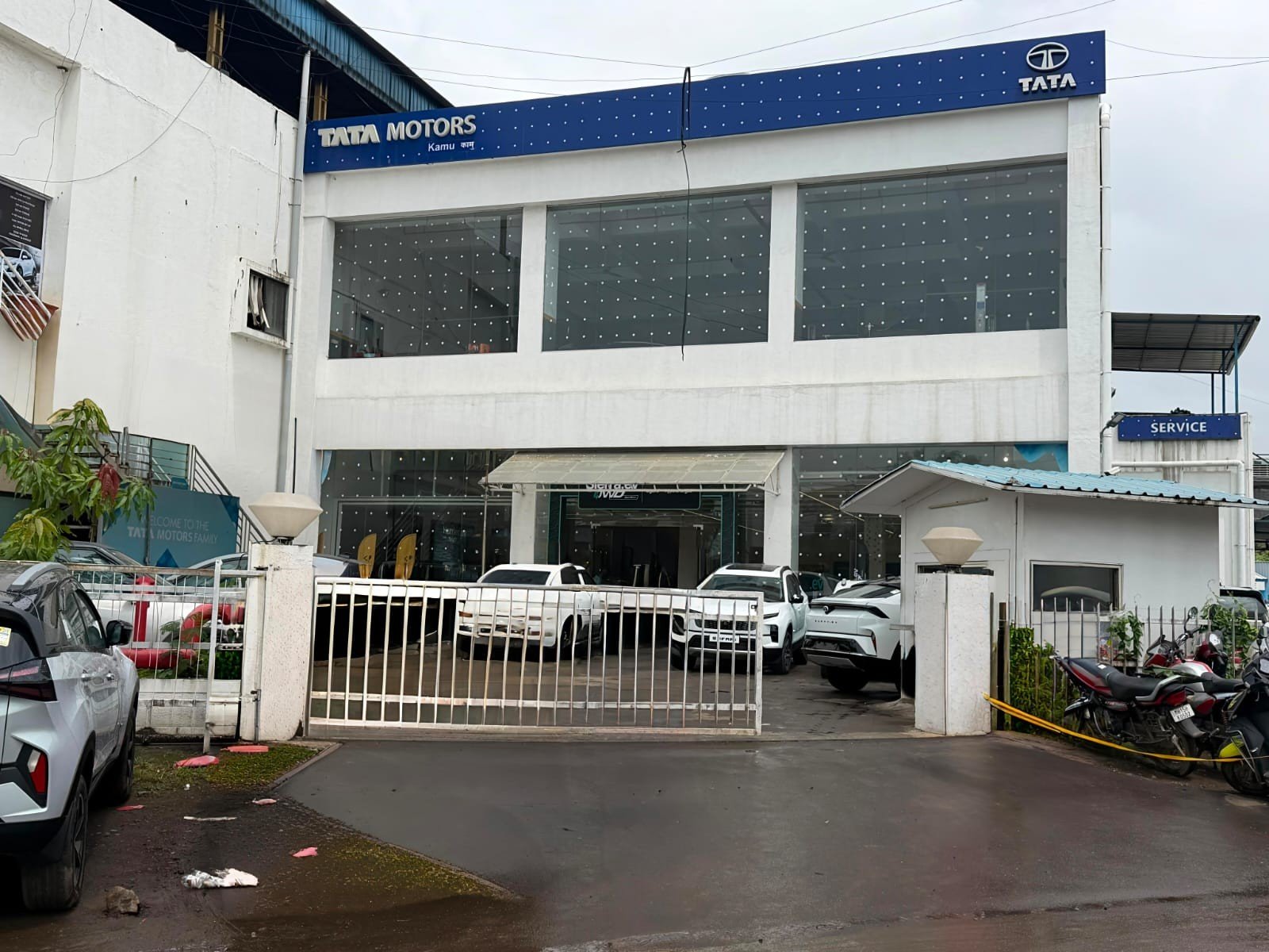 KAMU Motors Nashik showroom exterior