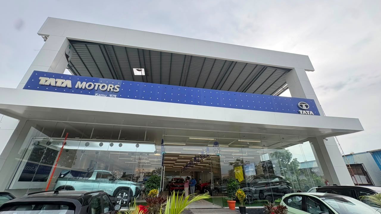 KAMU Motors Tata showroom entrance
